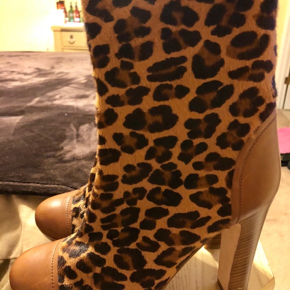 Ugg tan leather and leopard boot - Picture 3 of 6
